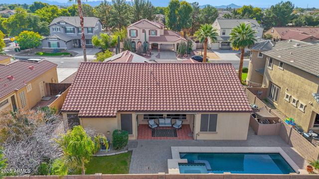 3810 E LATHAM Court, Gilbert, AZ 85297