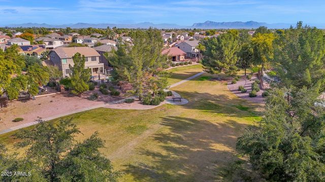 3810 E LATHAM Court, Gilbert, AZ 85297