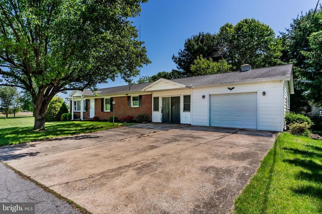 274 CHERRY LANE DRIVE, Chambersburg, PA 17202