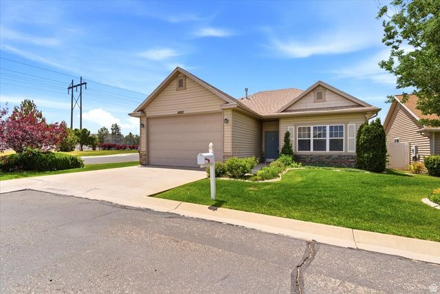 4621 S WEDGEWOOD DR, Roy, UT 84067