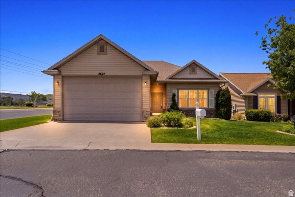 4621 S WEDGEWOOD DR, Roy, UT 84067
