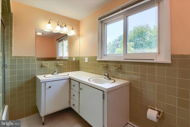6100 DRIFTWOOD DR, Harrisburg, PA 17111