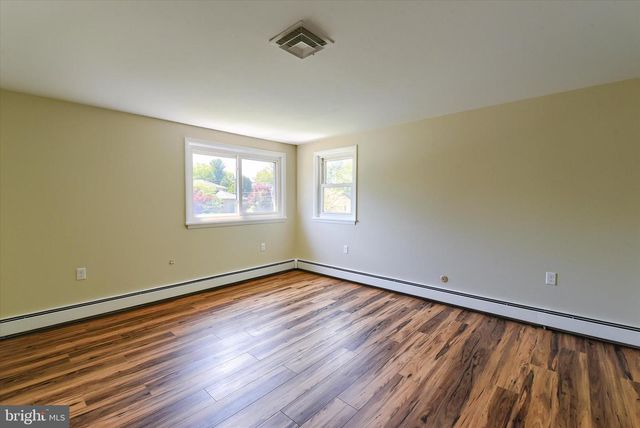 6100 DRIFTWOOD DR, Harrisburg, PA 17111