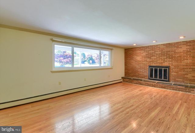 6100 DRIFTWOOD DR, Harrisburg, PA 17111