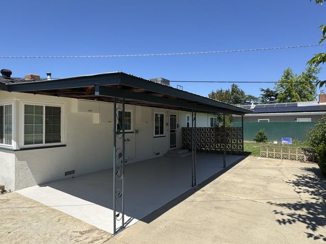 517 Fairview Ave, Madera, CA 93637