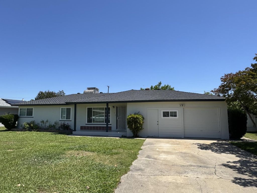 517 Fairview Ave, Madera, CA 93637