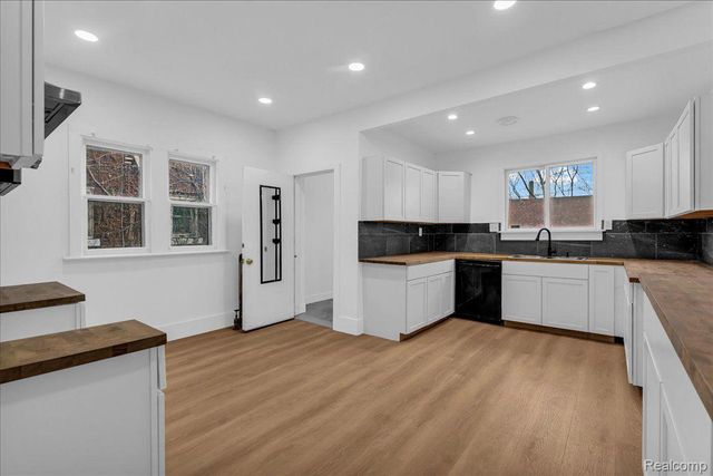 1419 Atkinson Street, Detroit, MI 48206