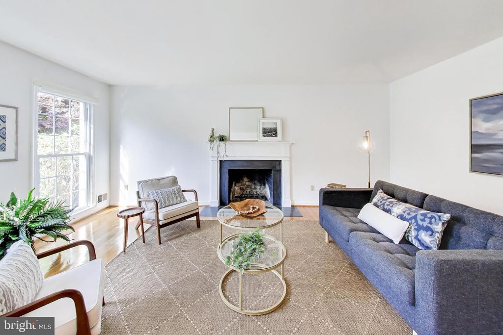 Image 1 of property listing at 54 ORCHARD WAY N, Rockville, MD 20854