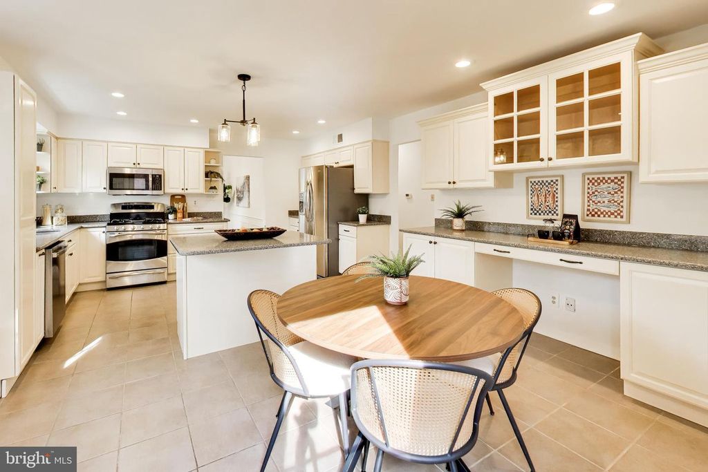 Image 12 of property listing at 54 ORCHARD WAY N, Rockville, MD 20854