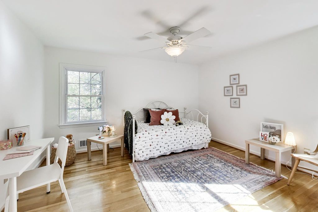 Image 15 of property listing at 54 ORCHARD WAY N, Rockville, MD 20854