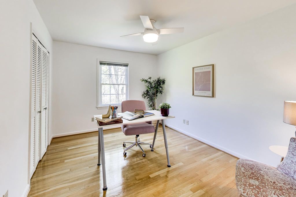 Image 16 of property listing at 54 ORCHARD WAY N, Rockville, MD 20854