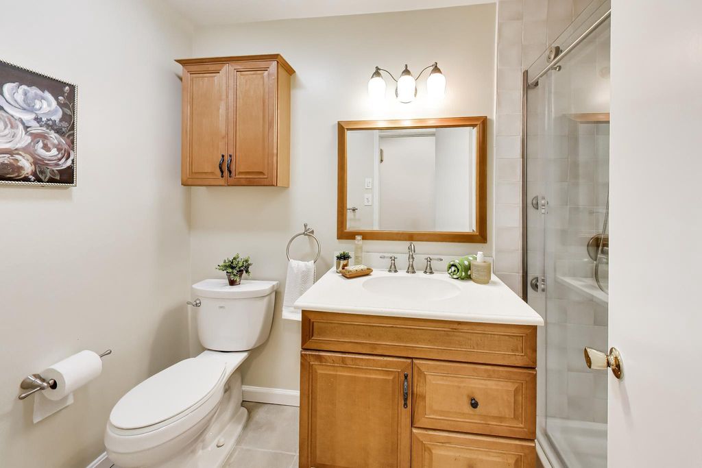 Image 17 of property listing at 54 ORCHARD WAY N, Rockville, MD 20854