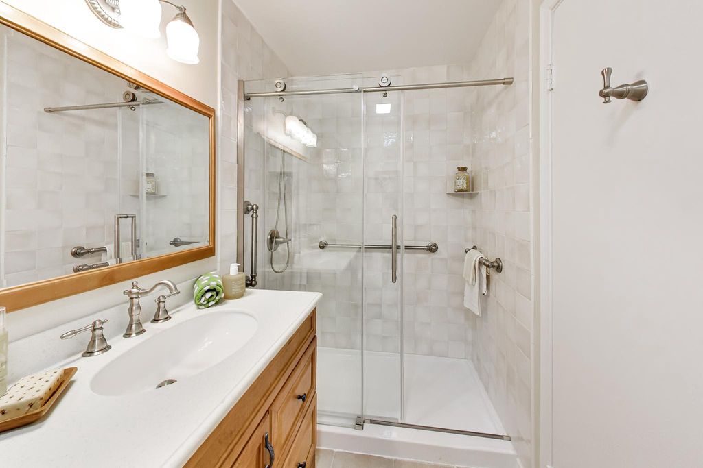 Image 18 of property listing at 54 ORCHARD WAY N, Rockville, MD 20854