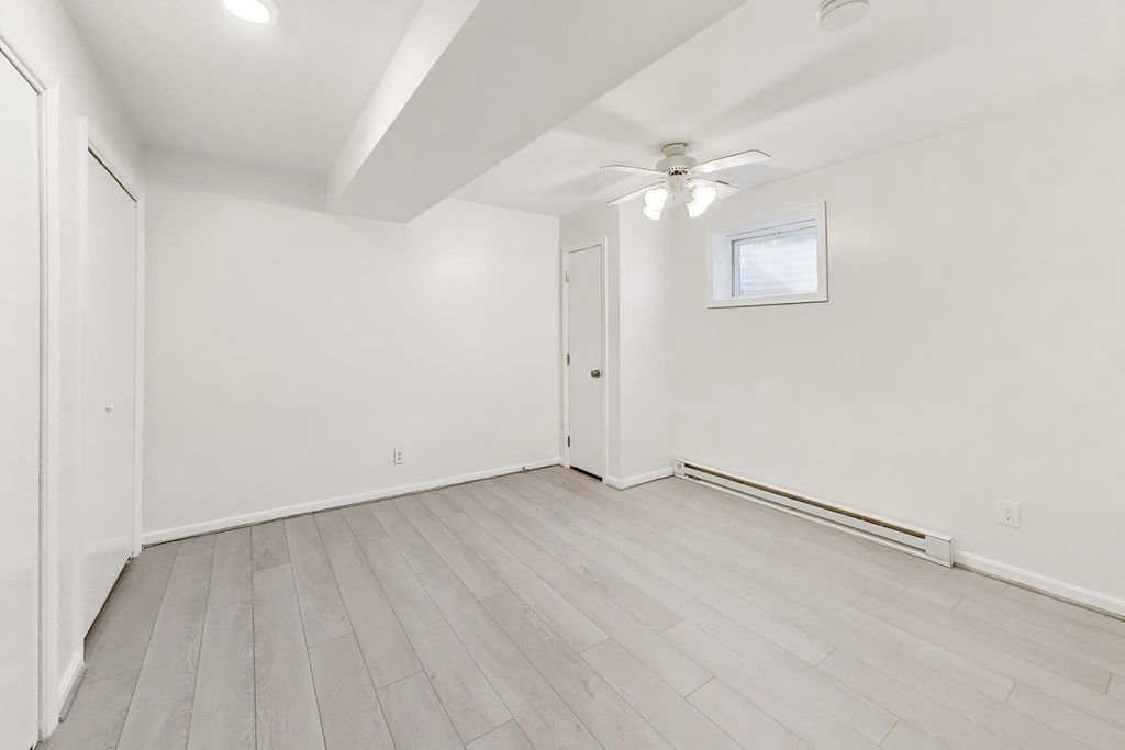 Image 26 of property listing at 54 ORCHARD WAY N, Rockville, MD 20854