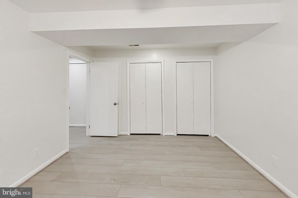 Image 27 of property listing at 54 ORCHARD WAY N, Rockville, MD 20854