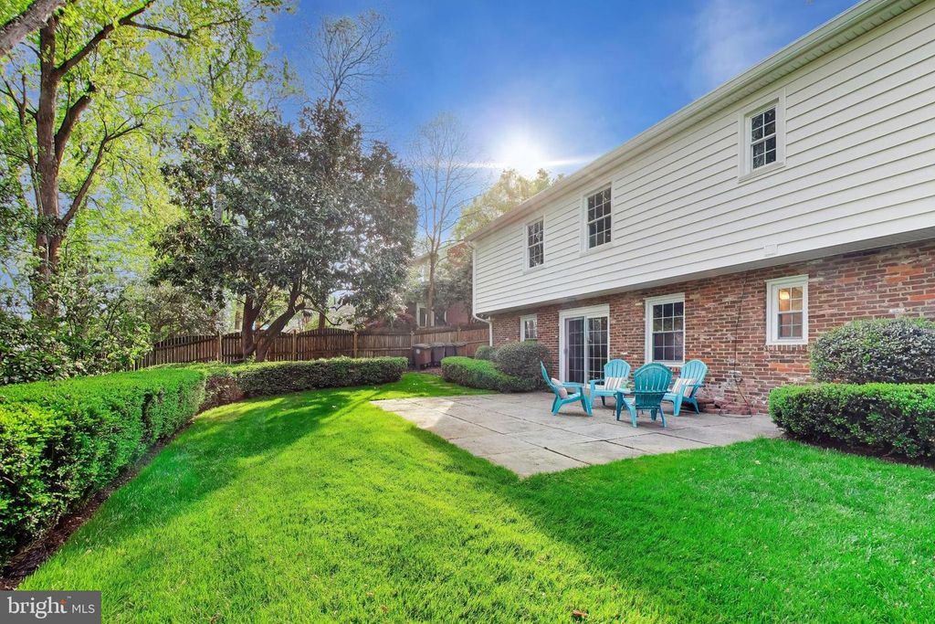 Image 34 of property listing at 54 ORCHARD WAY N, Rockville, MD 20854