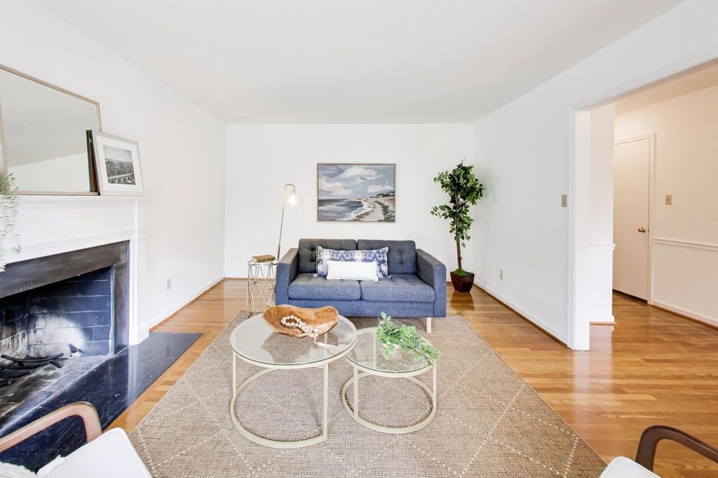 Image 6 of property listing at 54 ORCHARD WAY N, Rockville, MD 20854