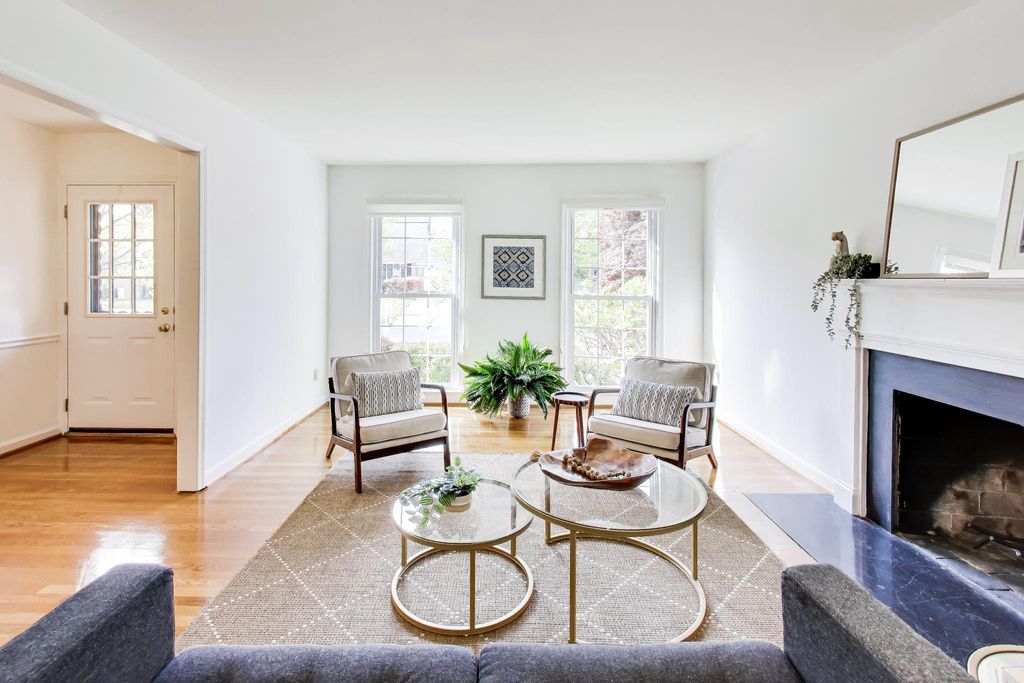 Image 7 of property listing at 54 ORCHARD WAY N, Rockville, MD 20854