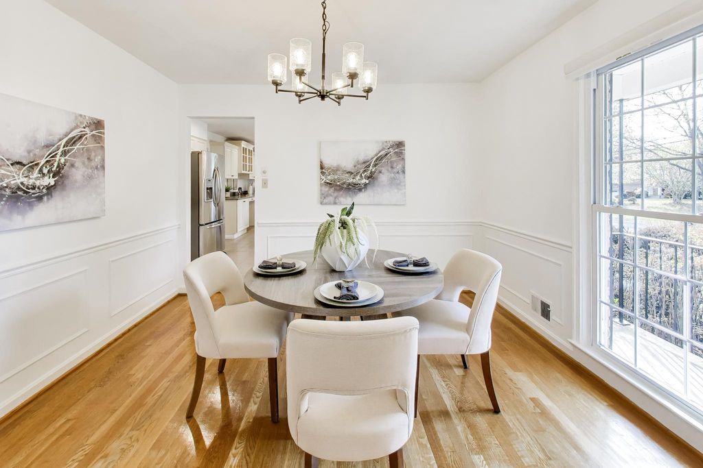 Image 9 of property listing at 54 ORCHARD WAY N, Rockville, MD 20854