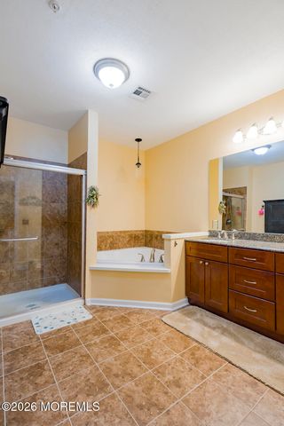 319 Regency Place 319, Woodbridge, NJ 07095