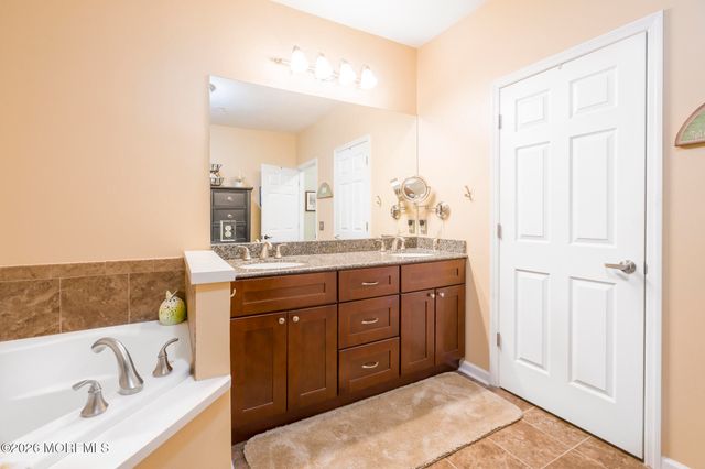 319 Regency Place 319, Woodbridge, NJ 07095