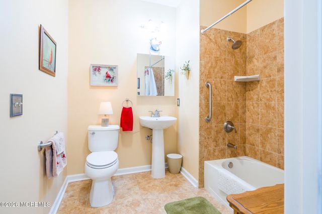 319 Regency Place 319, Woodbridge, NJ 07095