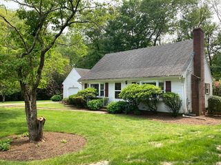 68 Briarbrook Dr, Seekonk, MA 02771