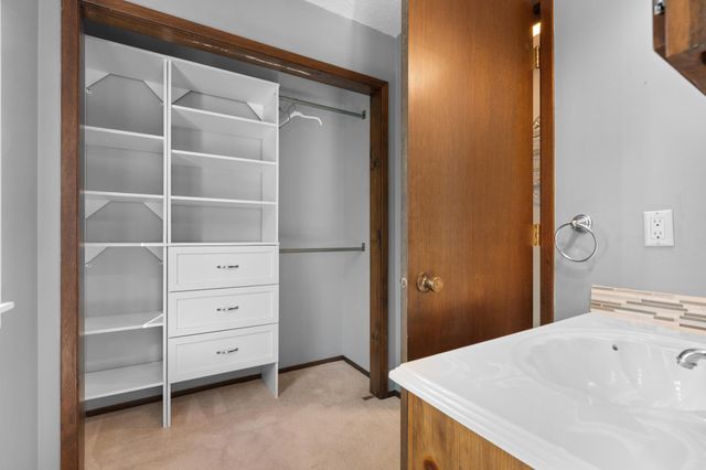 737 Meadow Run Drive SW, Rochester, MN 55902