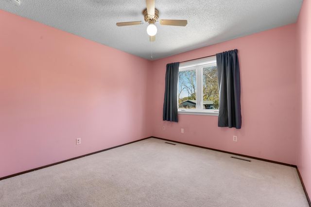 737 Meadow Run Drive SW, Rochester, MN 55902