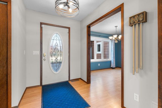 737 Meadow Run Drive SW, Rochester, MN 55902