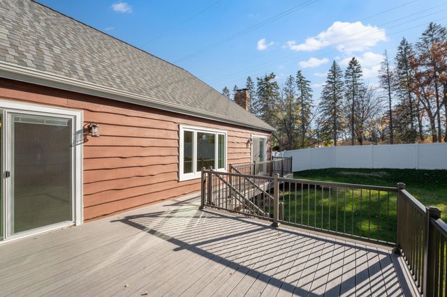 737 Meadow Run Drive SW, Rochester, MN 55902