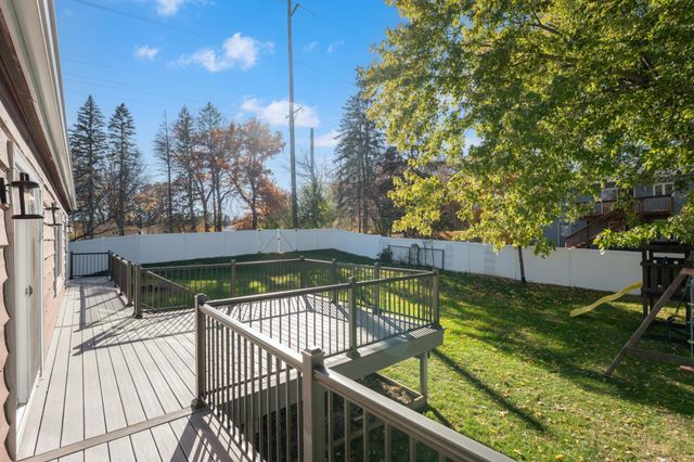 737 Meadow Run Drive SW, Rochester, MN 55902