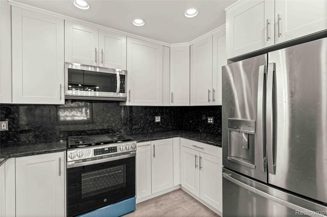 817 Lincoln Avenue, Lincoln Park, MI 48146