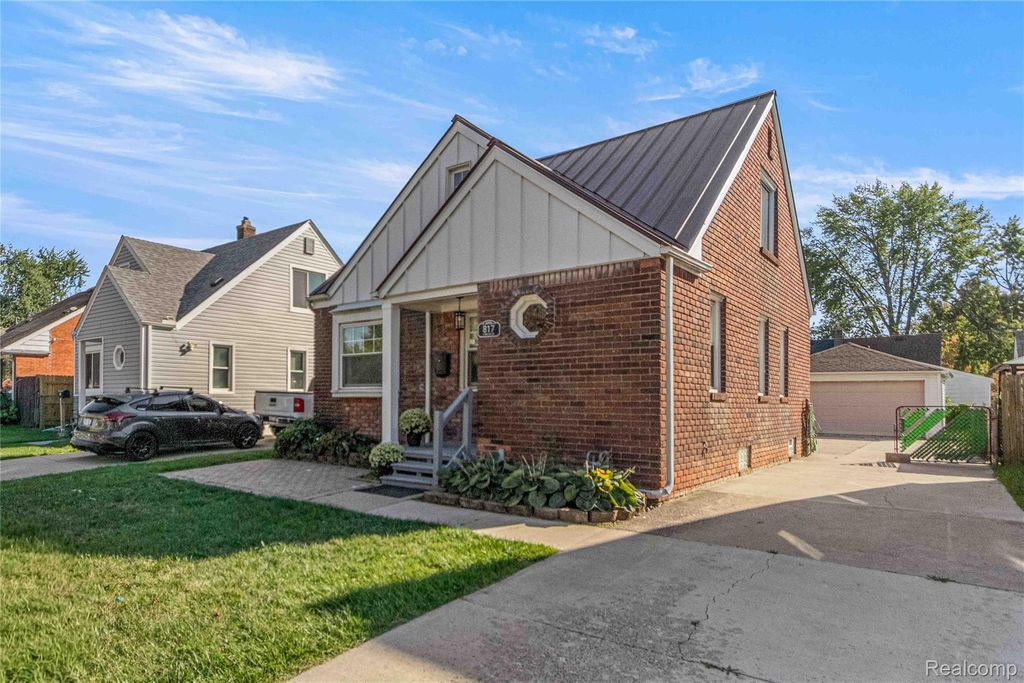 817 Lincoln Avenue, Lincoln Park, MI 48146