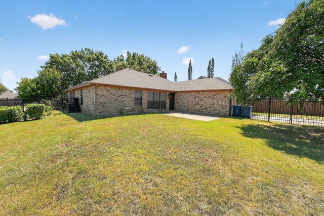 904 Breckenridge Drive, Desoto, TX 75115