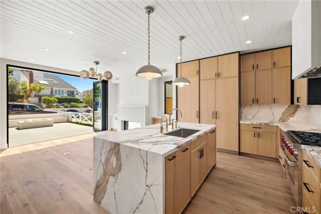 715 Poinsettia, Newport Beach, CA 92625