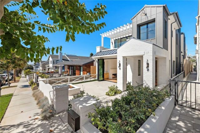715 Poinsettia, Newport Beach, CA 92625