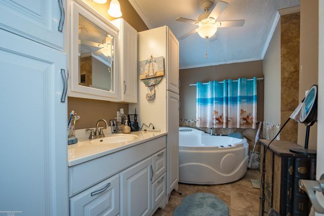 48585 Lakeview East Street, Shelby Twp, MI 48317