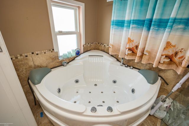 48585 Lakeview East Street, Shelby Twp, MI 48317