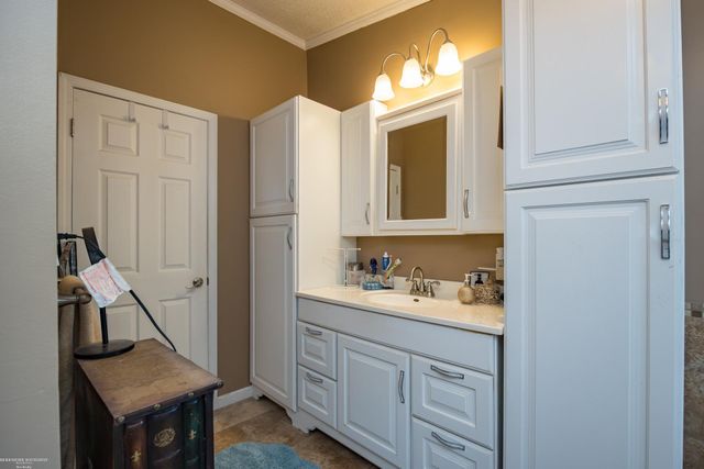 48585 Lakeview East Street, Shelby Twp, MI 48317