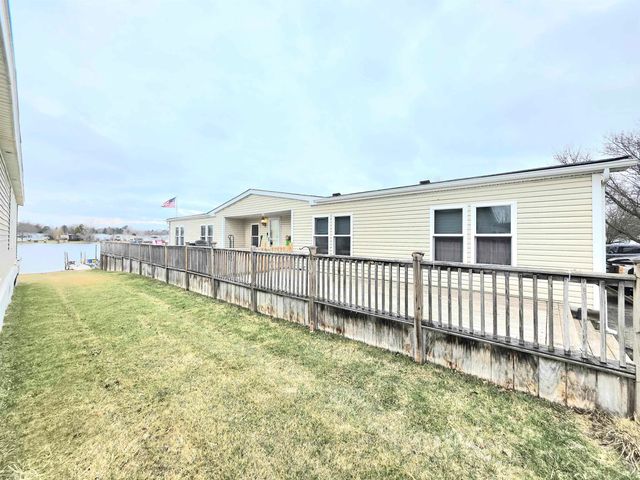 48585 Lakeview East Street, Shelby Twp, MI 48317