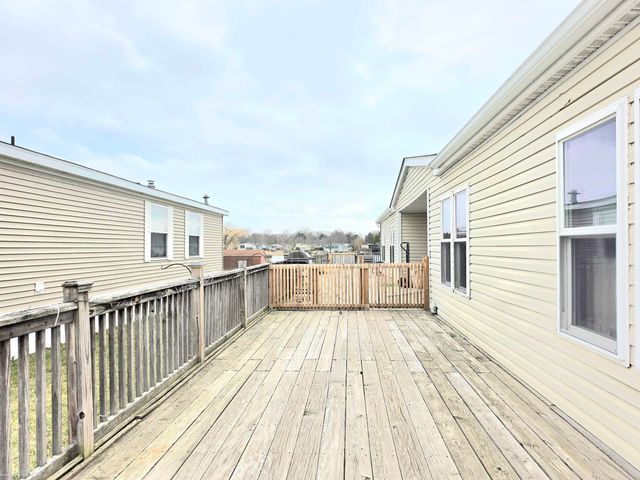 48585 Lakeview East Street, Shelby Twp, MI 48317