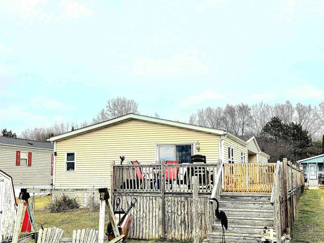 48585 Lakeview East Street, Shelby Twp, MI 48317