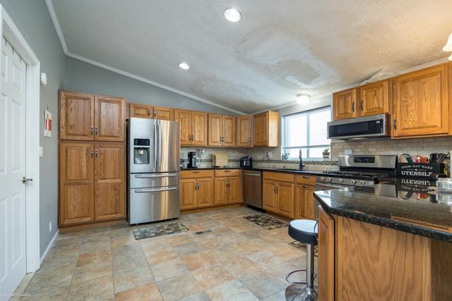 48585 Lakeview East Street, Shelby Twp, MI 48317