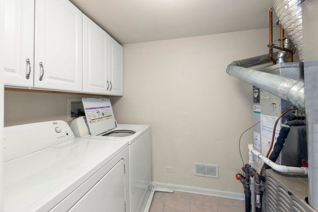 621 Lincoln Station Drive, Oswego, IL 60543