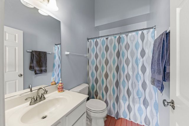 621 Lincoln Station Drive, Oswego, IL 60543