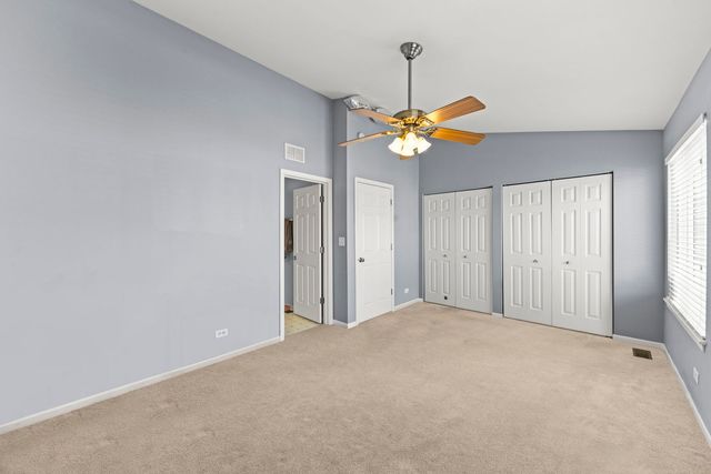 621 Lincoln Station Drive, Oswego, IL 60543