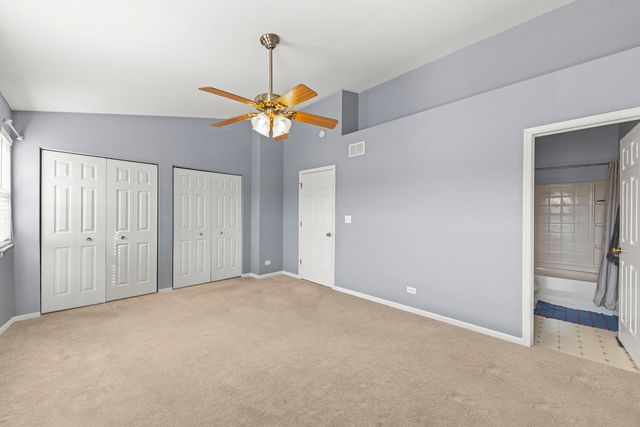 621 Lincoln Station Drive, Oswego, IL 60543