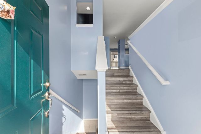 621 Lincoln Station Drive, Oswego, IL 60543