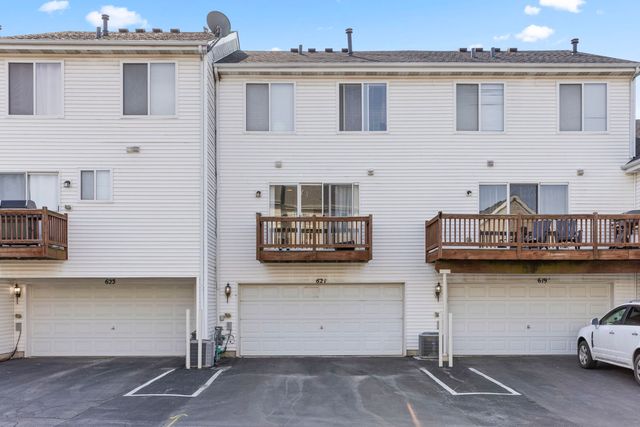 621 Lincoln Station Drive, Oswego, IL 60543